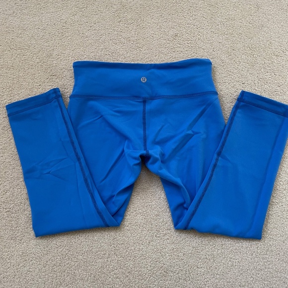 Lululemon Wunder Under Crop III (Reversible) Hero Blue / Pipe Dream Blue Size 6 - Picture 5 of 8